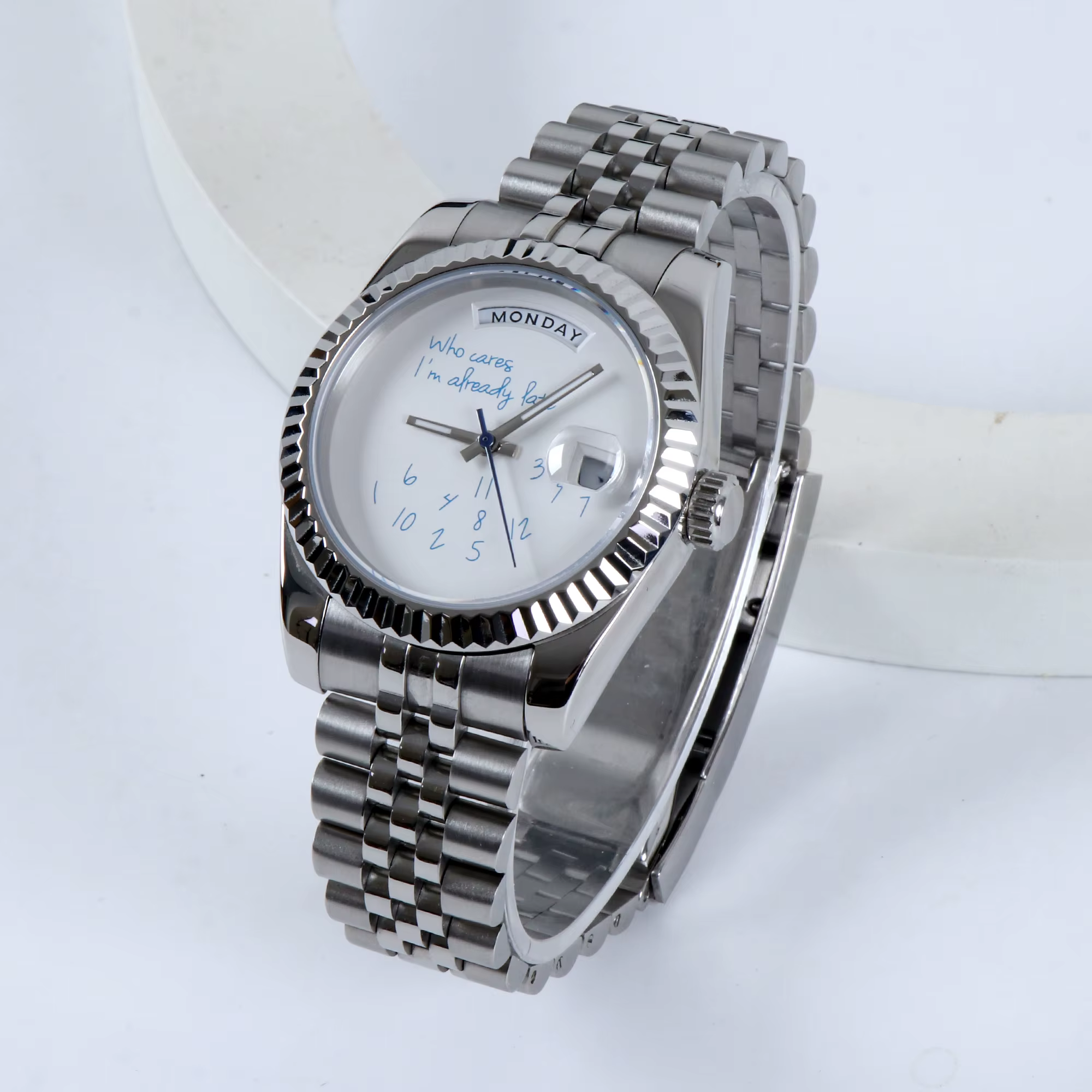 Montre MINUTESECOND 8285 pour qui soucie je suis déjà en retard 8285