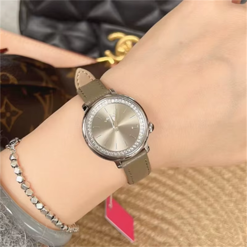 Montre-bracelet en cuir pour femmes