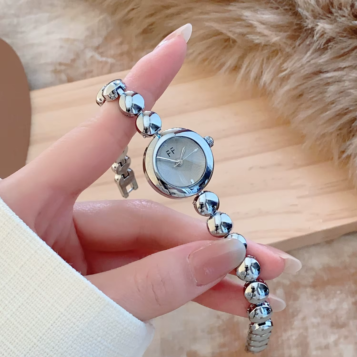Montre-bracelet dorée de luxe légère pour femmes, petit cadran rond, montre-bracelet à Quartz analogique pour dames, montres féminines, reloj mujer lujo
