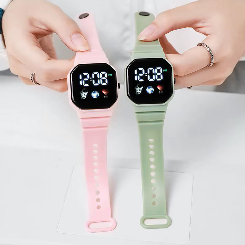 Montre de sport numérique électronique LED pour femmes et hommes