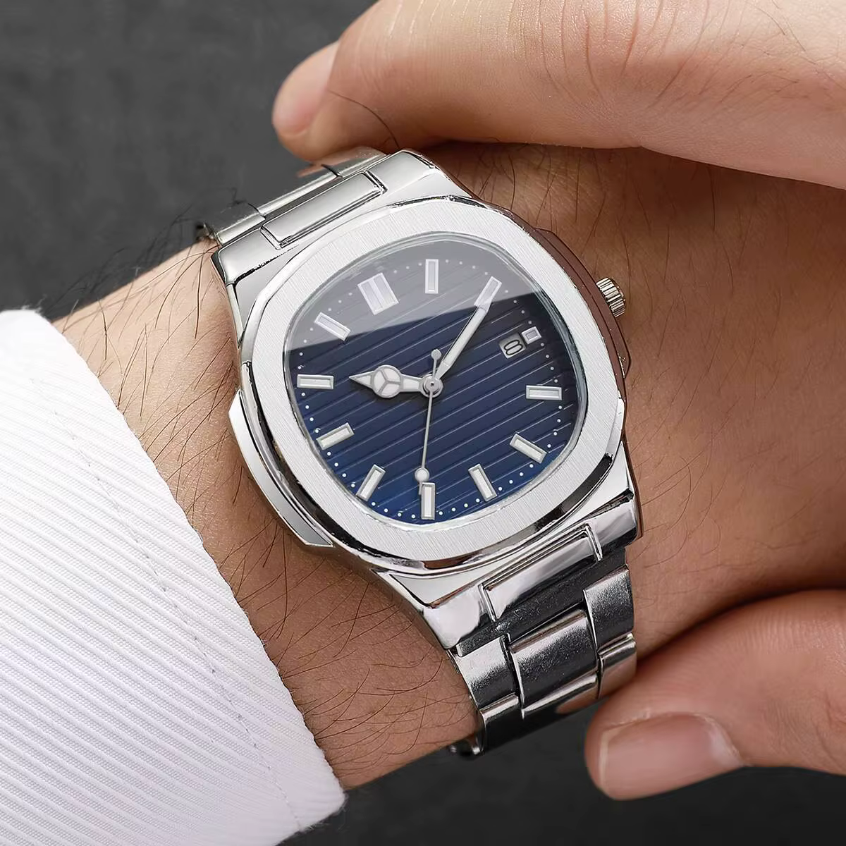 Montres d'affaires carrées pour hommes