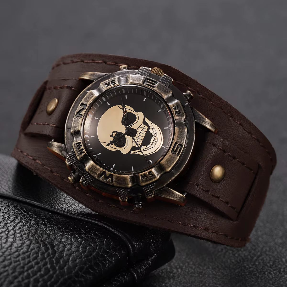 Montre pour homme avec cadran tête de mort rétro