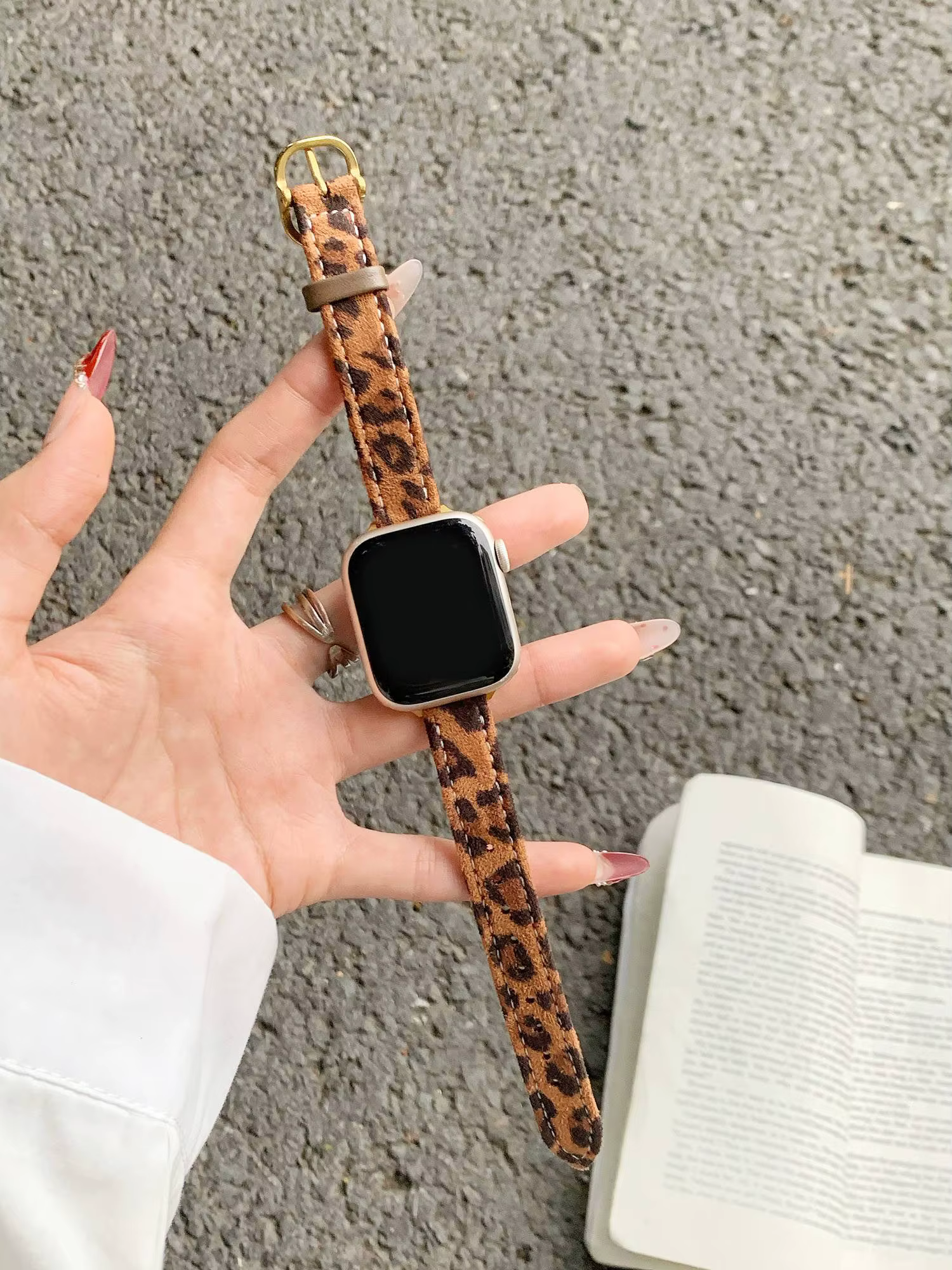 Bracelet en cuir à imprimé léopard populaire pour Apple Watch Femme 44mm 40 45 41 49 42 38 Series 11 10 9 8 SE 7 6 5 4 3