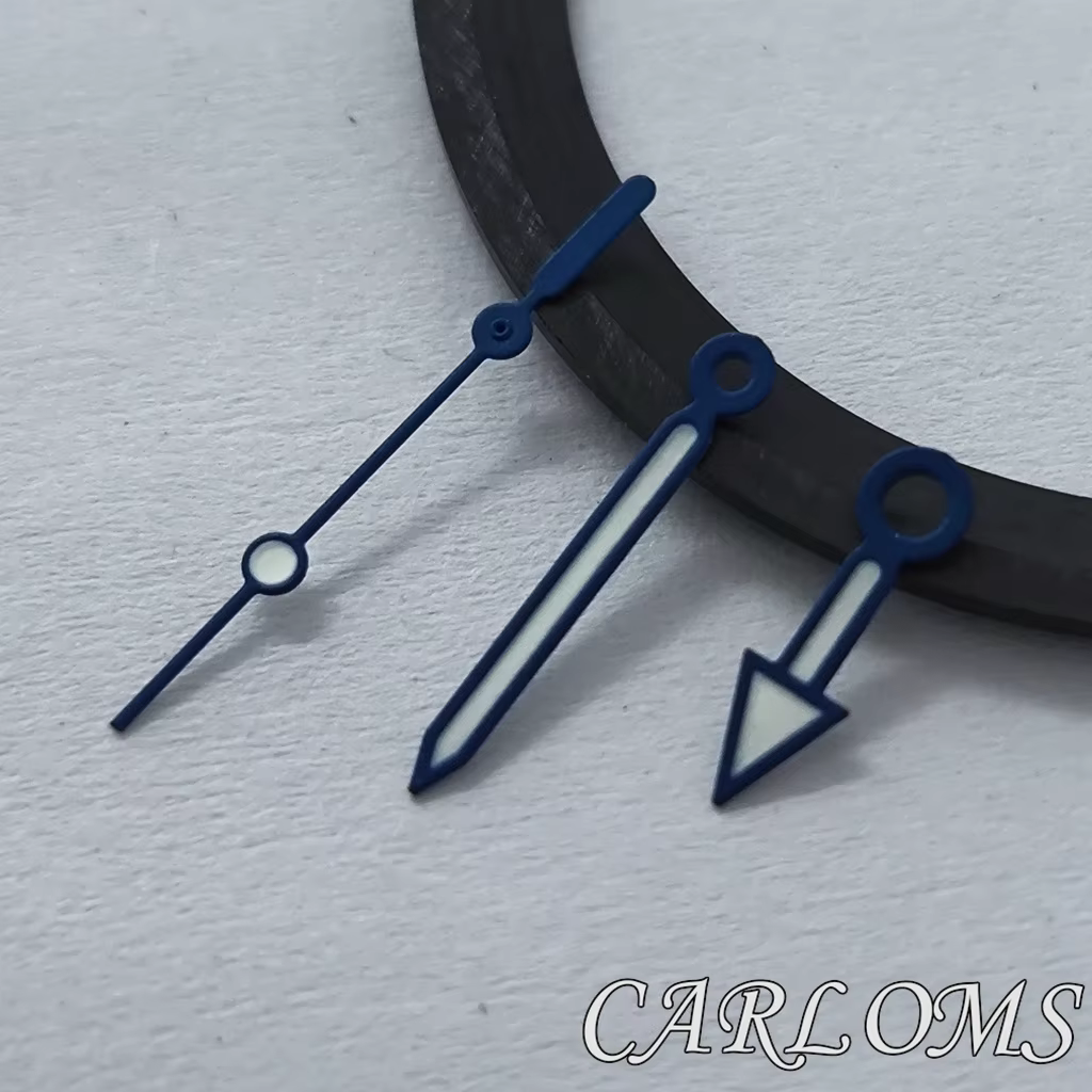 Aiguilles de montre avec lumière verte