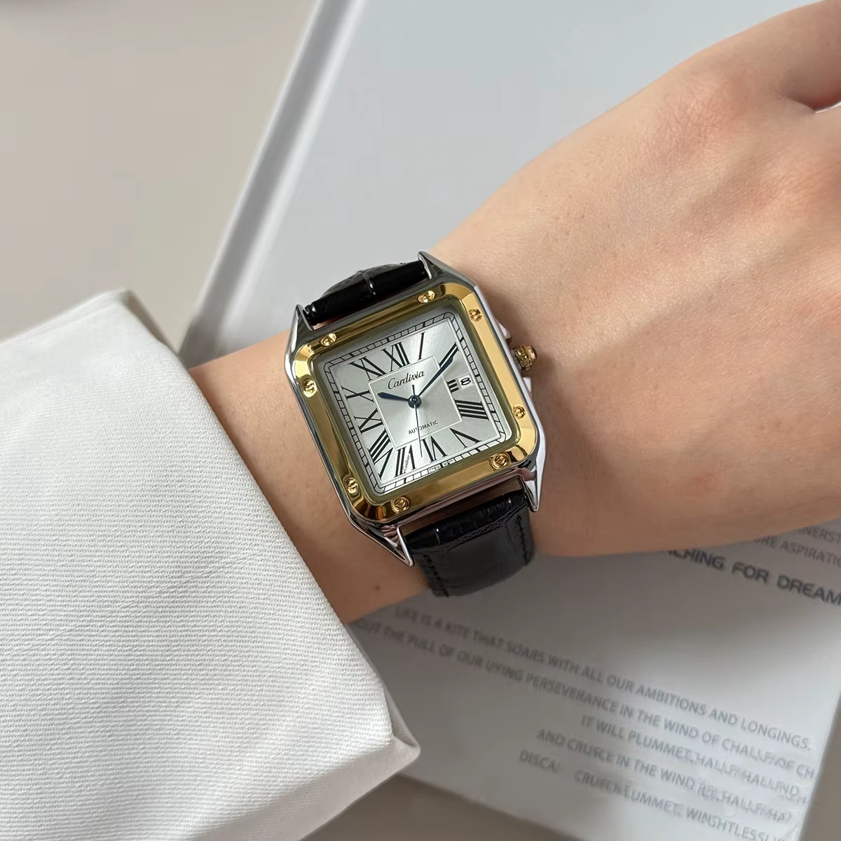 Montre à quartz pour homme avec chiffres romains carrés