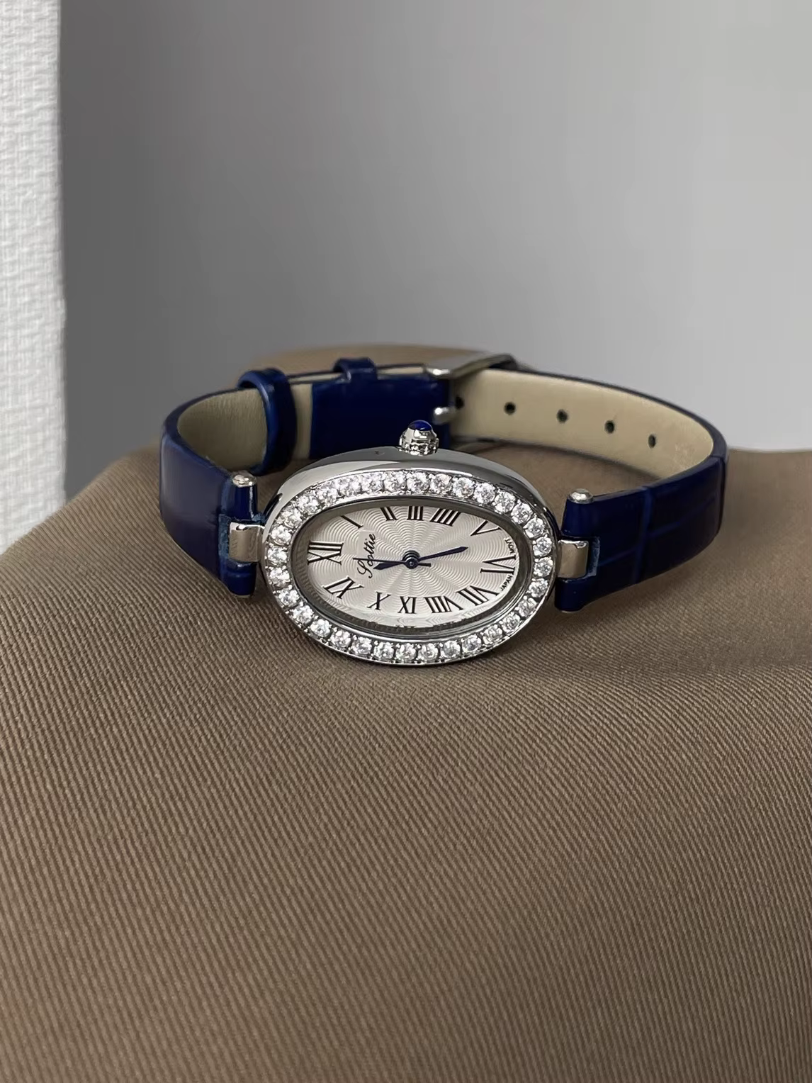 Montre-bracelet élégante pour femme, montre artistique pour femme, montre pour femme authentique de haute qualité, nouveau style 2025, montre tendance.