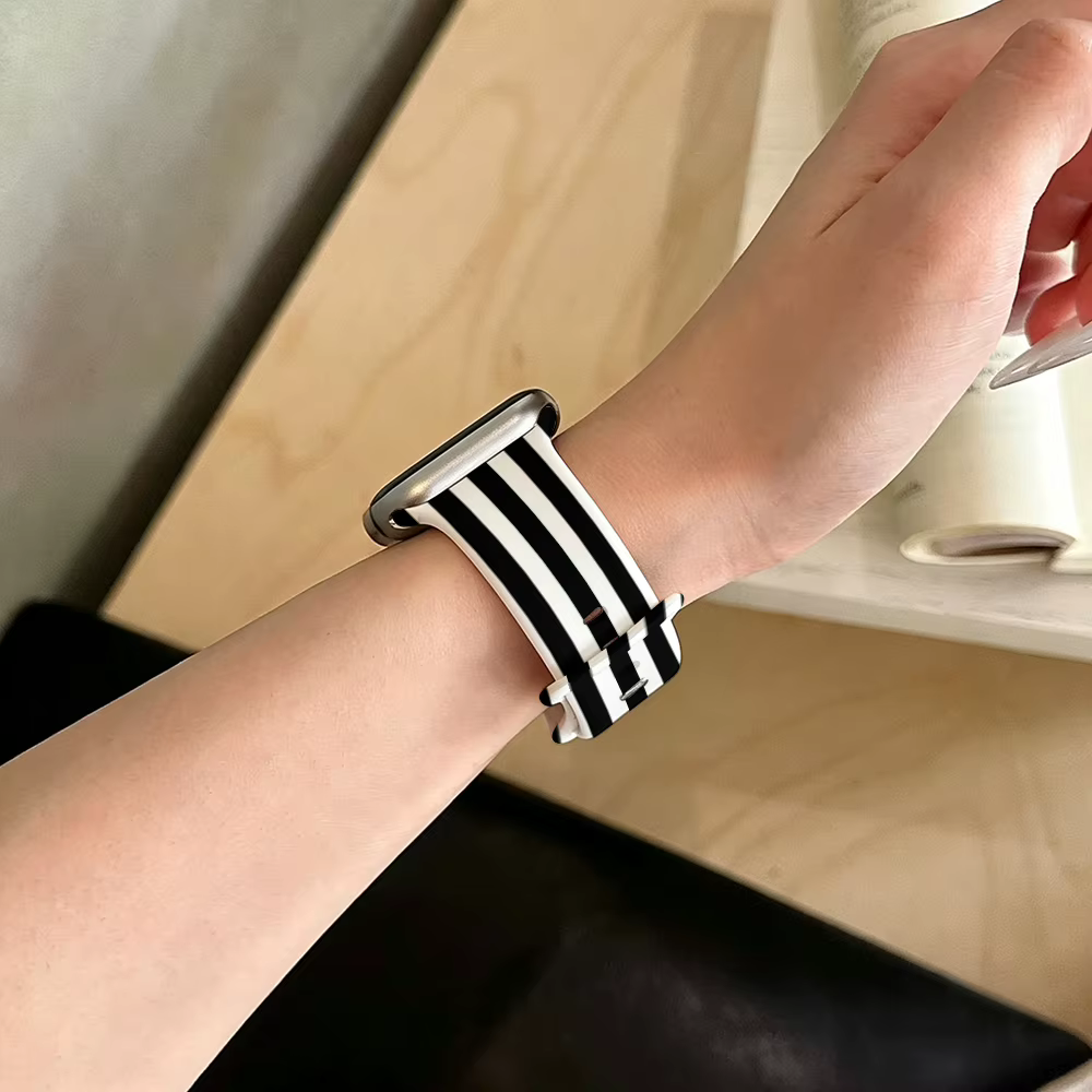 Bracelet tendance à rayures noires et blanches pour Apple Watch