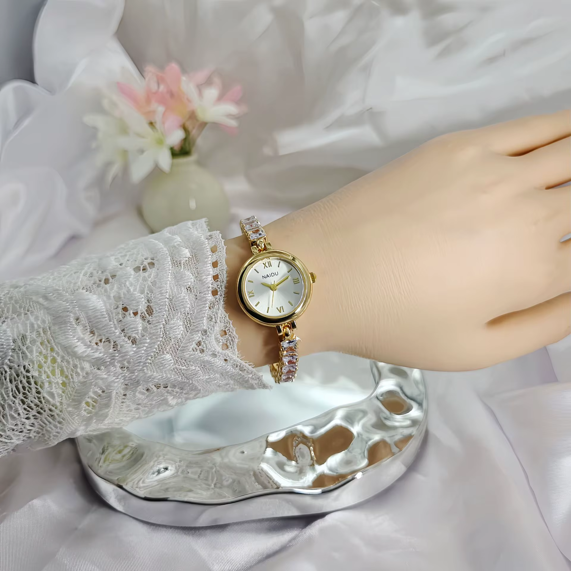 Nouvelle montre-bracelet incrustée de diamants pour femmes