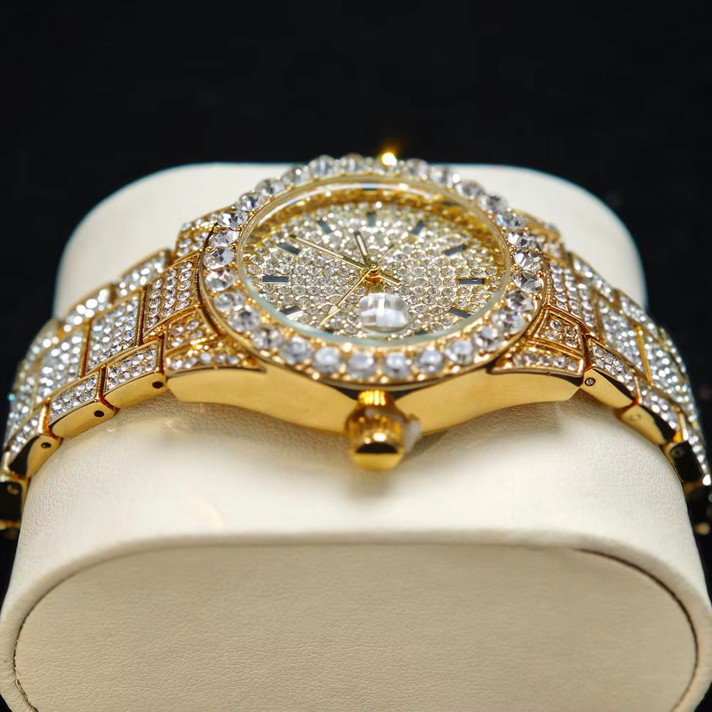 2025 mode chaude montres en or femmes de luxe en acier inoxydable élégant diamant glacé bijoux Quartz montre-bracelet dames livraison directe