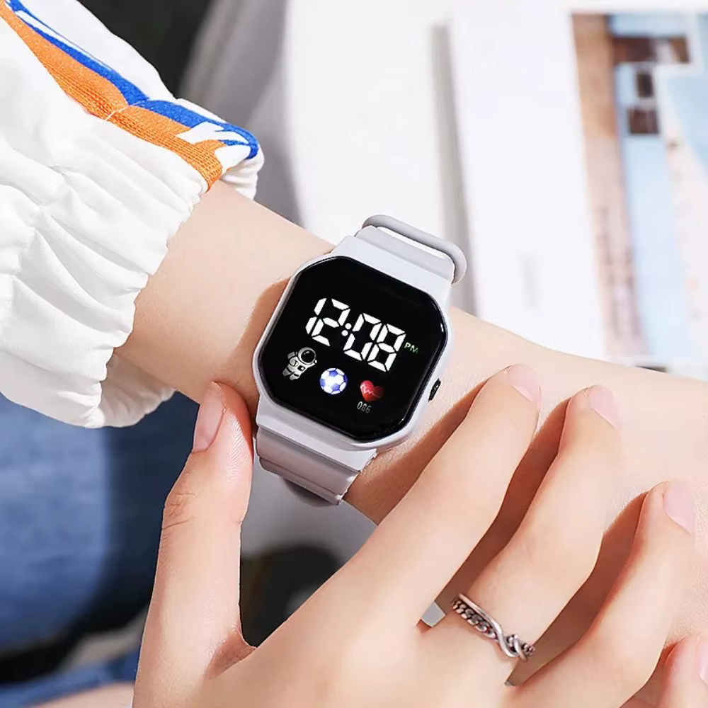 Spaceman LED montres numériques nouvelle mode étanche enfants Sport montre bracelet en Silicone montre-bracelet électronique hommes femmes étudiant