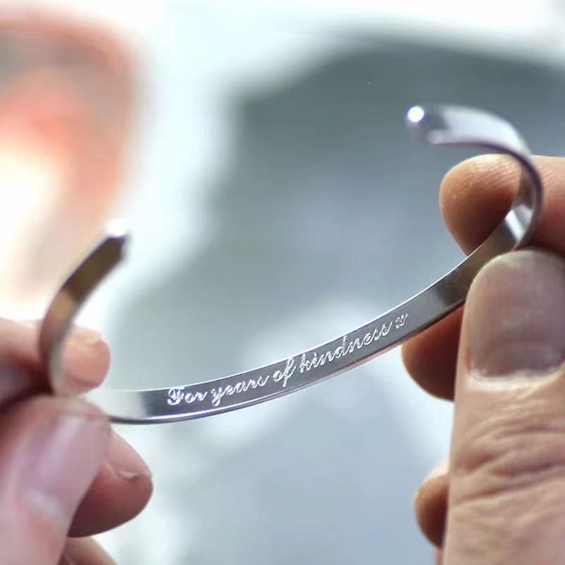 Bracelet classique de base personnalisé pour hommes et femmes