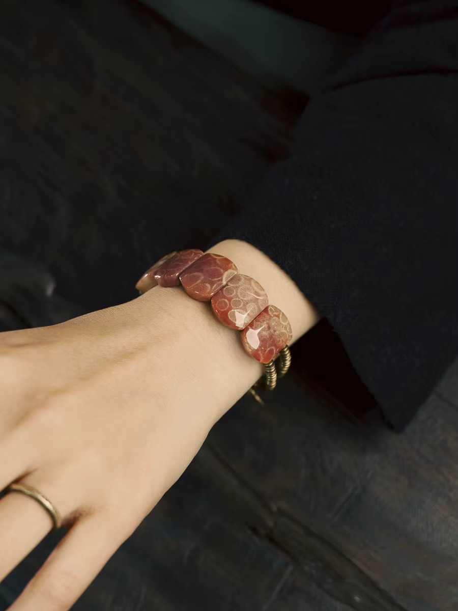 Bracelet de pierres naturelles pour hommes et femmes, deux perles en laiton, roche rouge, métal, bijoux de sémanquer, bracelet de paix protecteur perlé