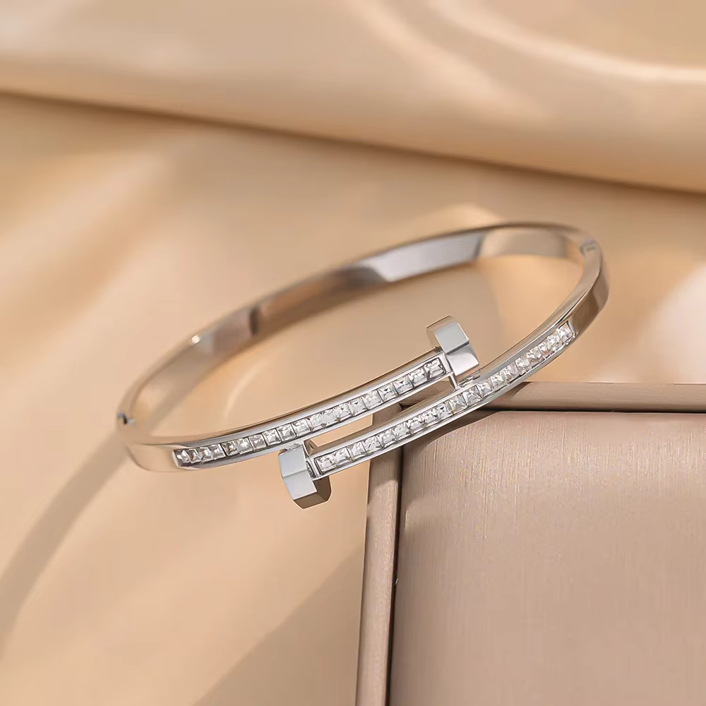 Bracelet manchette à ongles géométrique