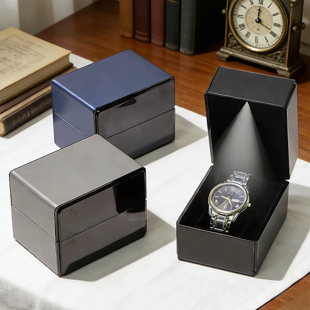 Boîte à montre de luxe en cuir PU avec lumière LED