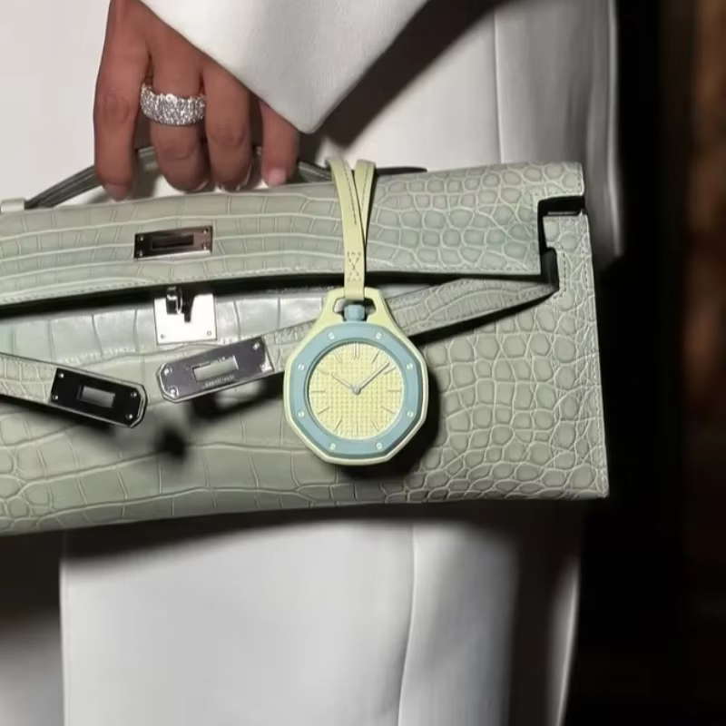 Nouvelles montres à quartz octogonales pour hommes en différentes couleurs