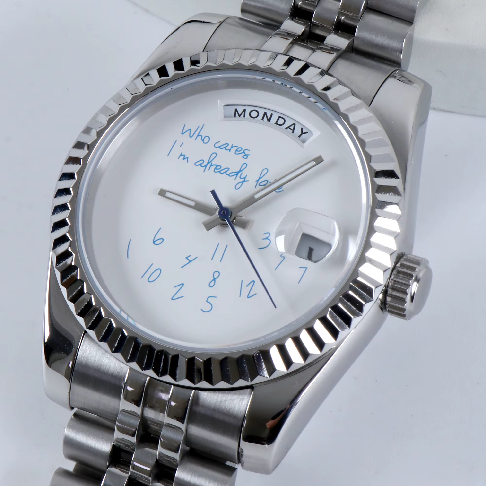 Montre MINUTESECOND 8285 pour qui soucie je suis déjà en retard 8285