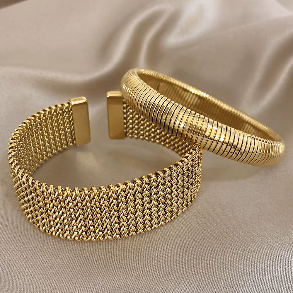 Bracelet circulaire à rayures verticales étroites Greatera