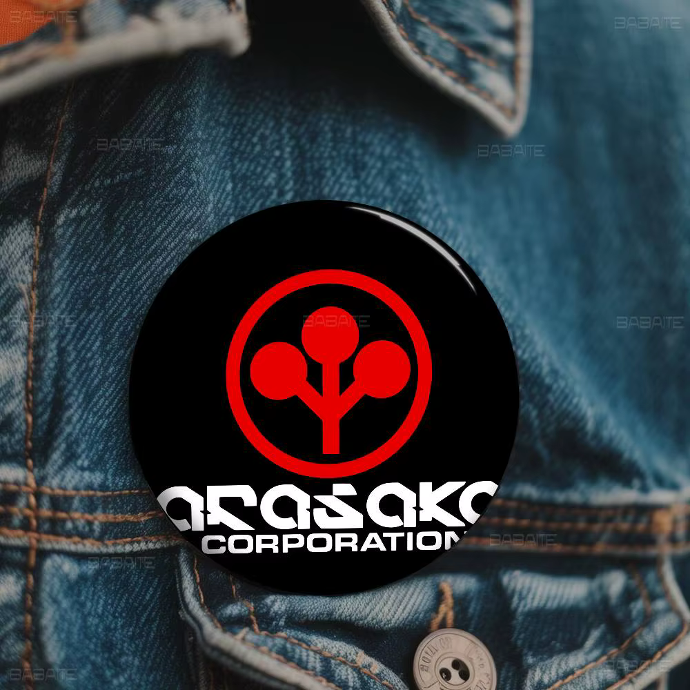 Épingles créatives avec logo de la société Arasaka, visages amusants, broche ronde à clipser, badge, accessoires pour sac à dos, chapeau, bijoux, cadeaux