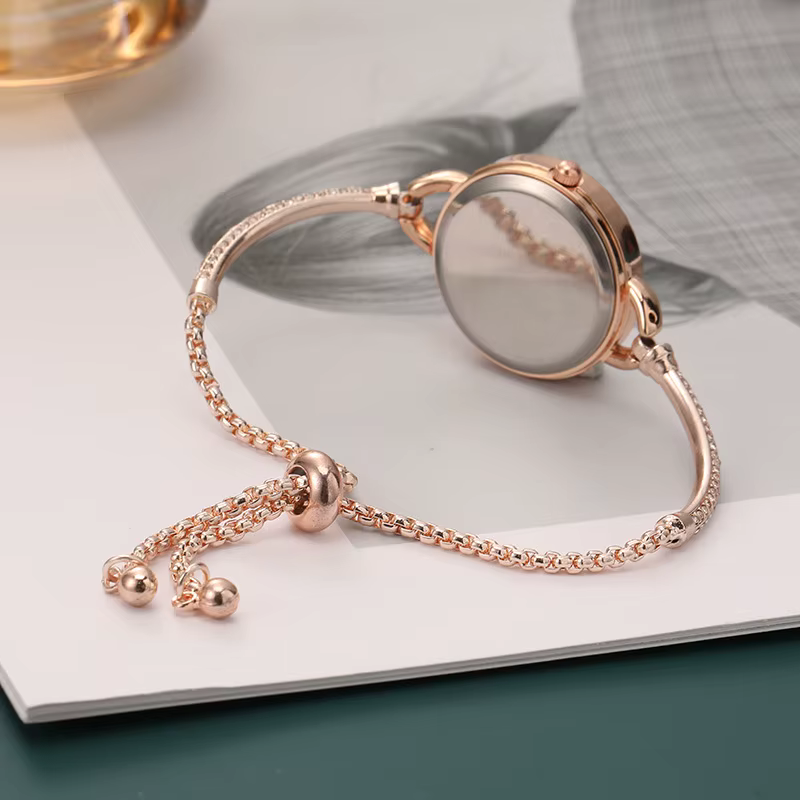 Montre à quartz avec bracelet en acier pour femme