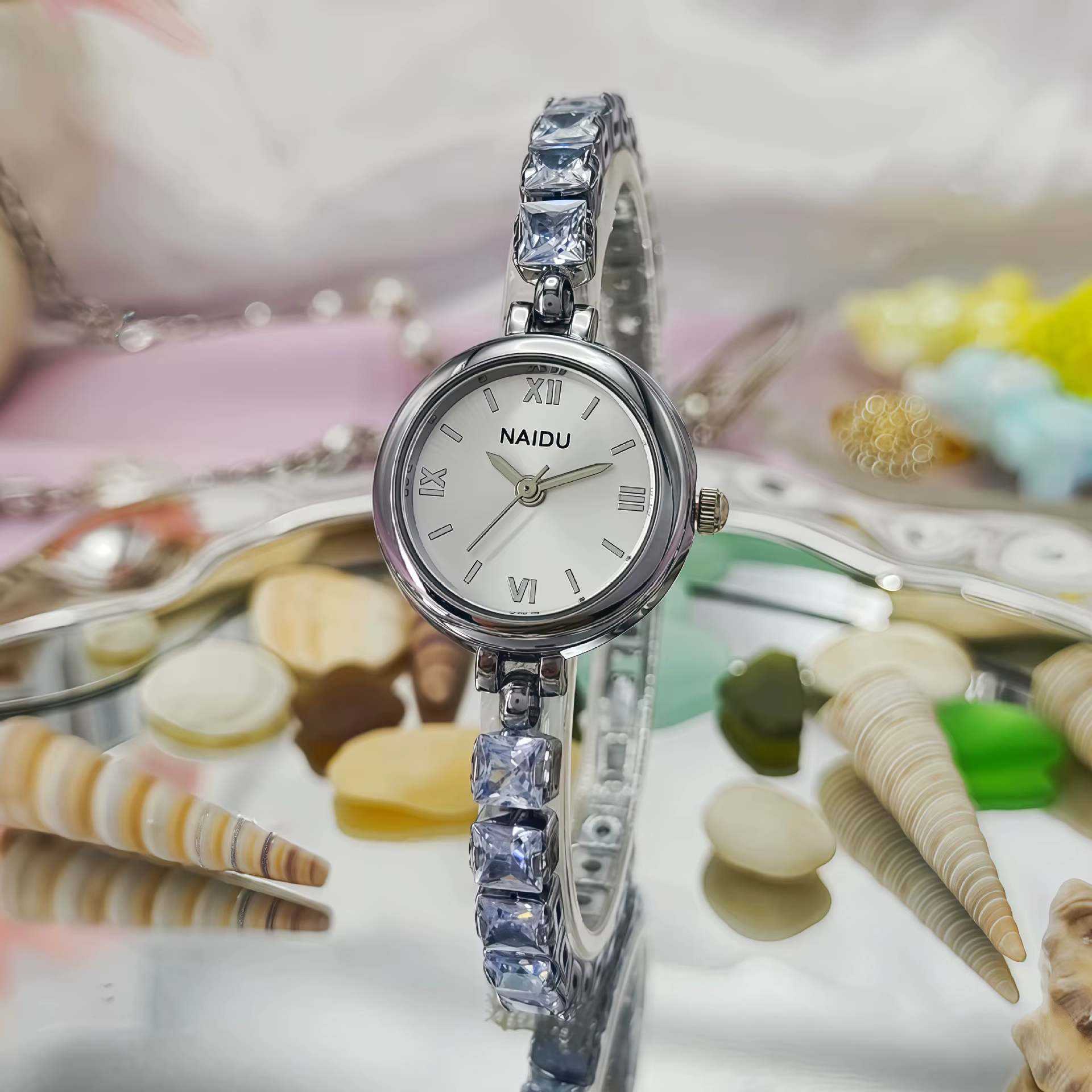 Nouvelle montre-bracelet incrustée de diamants pour femmes