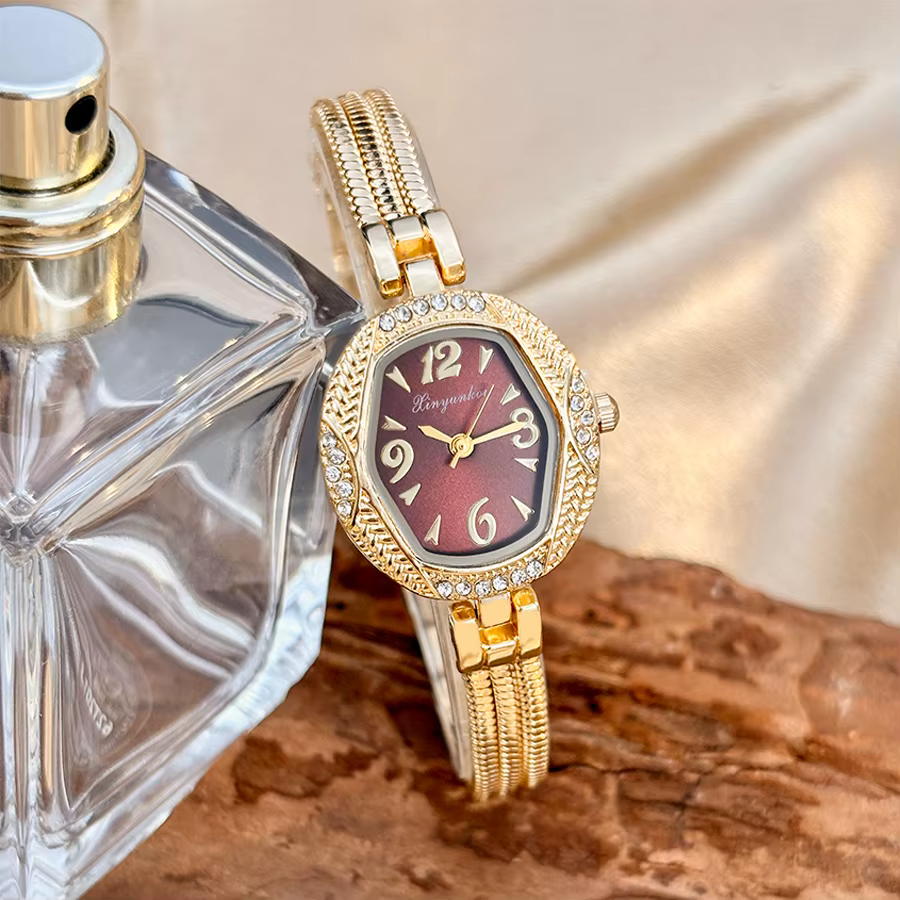 Petite montre élégante pour femme - Cadran hexagonal, design à pompon, montre vintage dorée