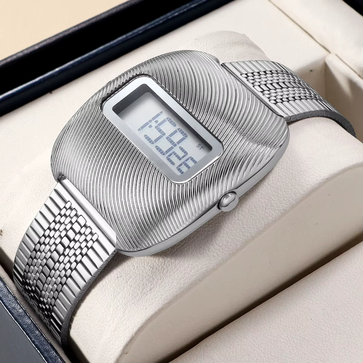 Montre électronique de sport pour hommes