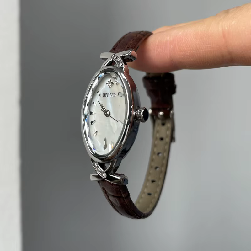 2025 montre à Quartz de luxe pour femmes ovale saphir décontracté dames horloge étanche en cuir marron élégant