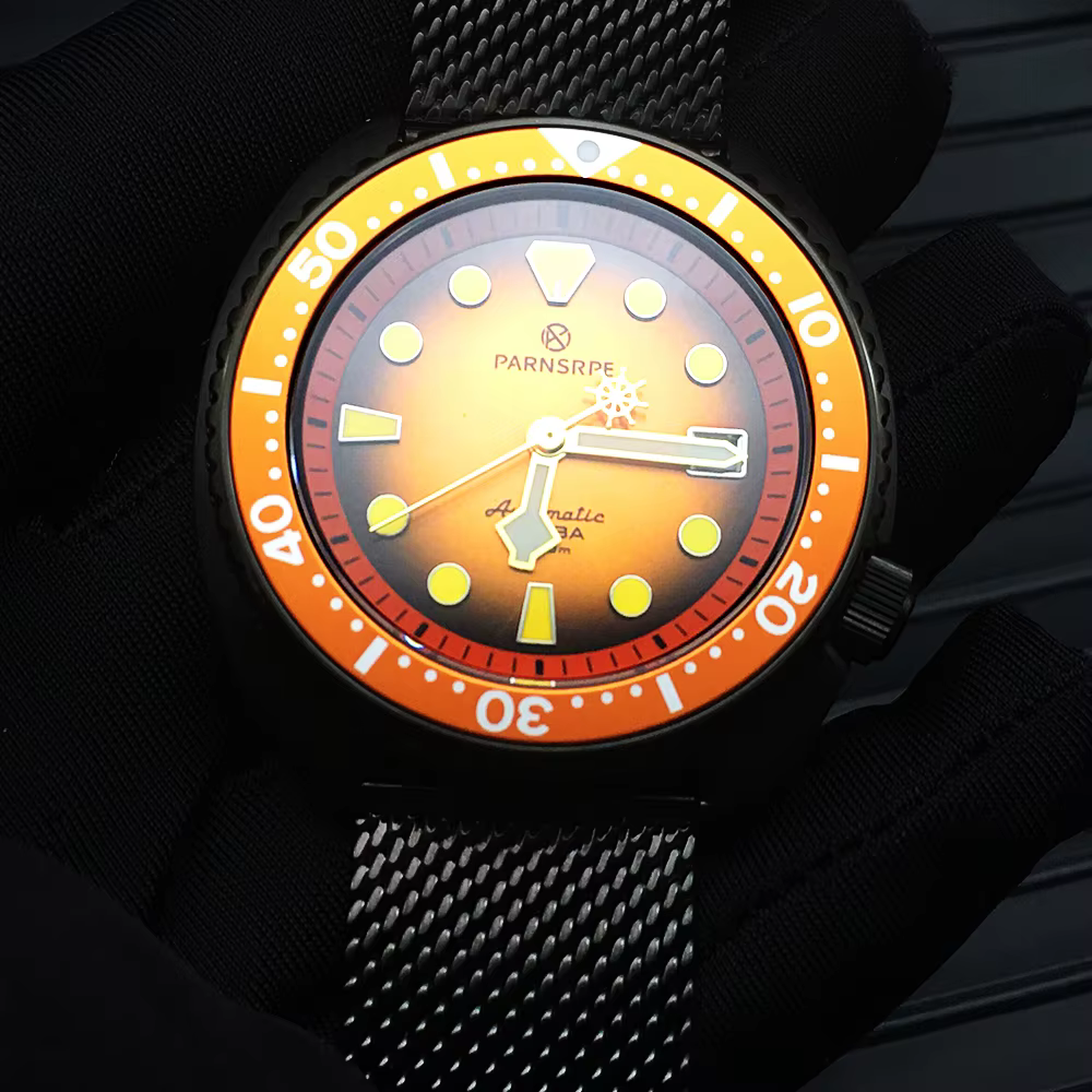 PARNSRPE Diver Orange turtlMontre mécanique automatique pour homme Cadran aseptique Verre saphir Indicateur de date Mouvement japonais NH35