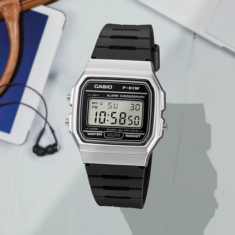 CASIO F-91WM-7A Montre simple rétro avec petit écran LCD carré