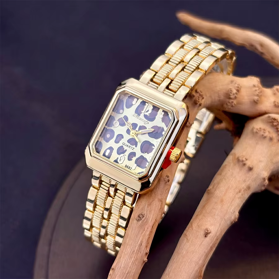 Montre élégante pour femme à cadran rectangulaire
