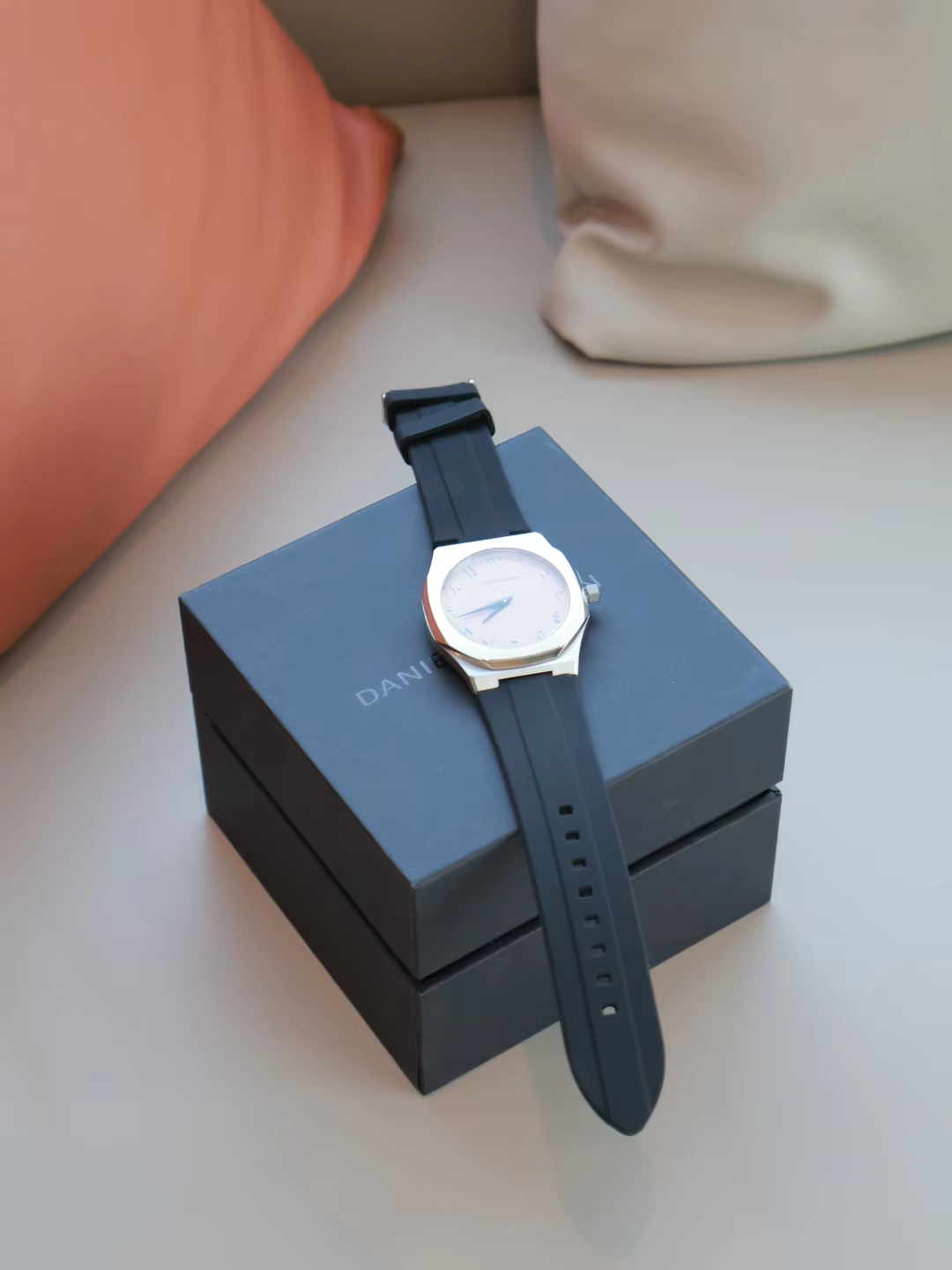 Montres pour Amoureux Montre à Quartz en Acier Inoxydable Super Business Sport Design Original Vente Chaude 5ATM Montre-bracelet Ajustement Parfait