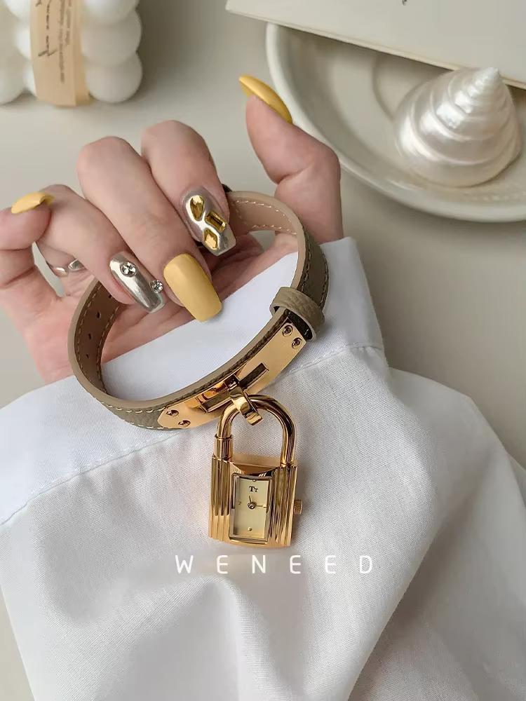 Montre à cadran verrouillable pour femmes personnalité de la mode 2025 nouvelle Niche lumière luxe Quartz