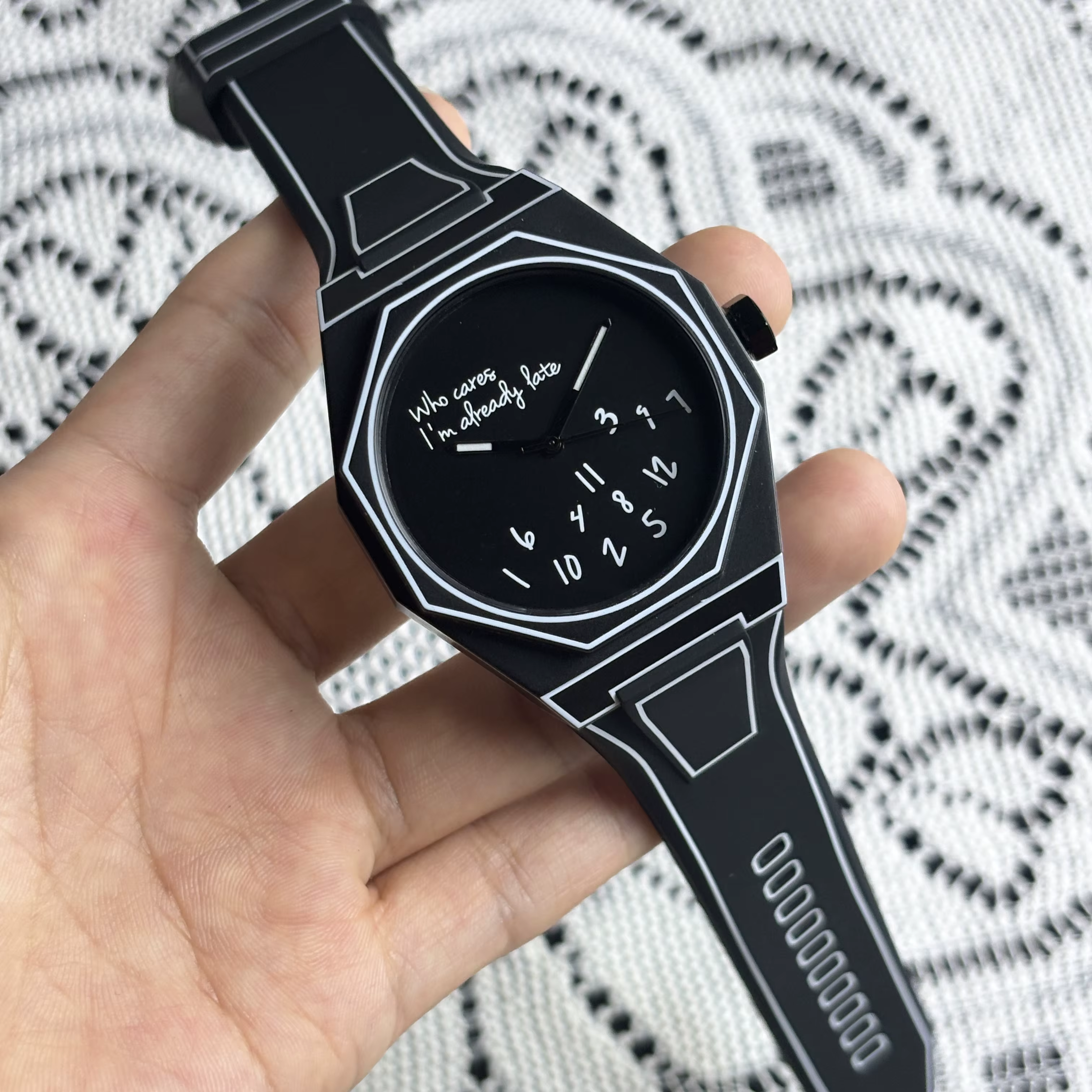 Schizche moderne 2D Montres de bande dessinée blanche