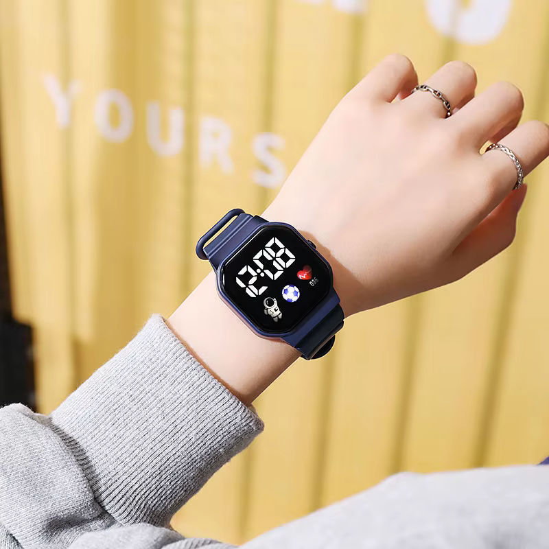 Montre de sport numérique électronique LED pour femmes et hommes