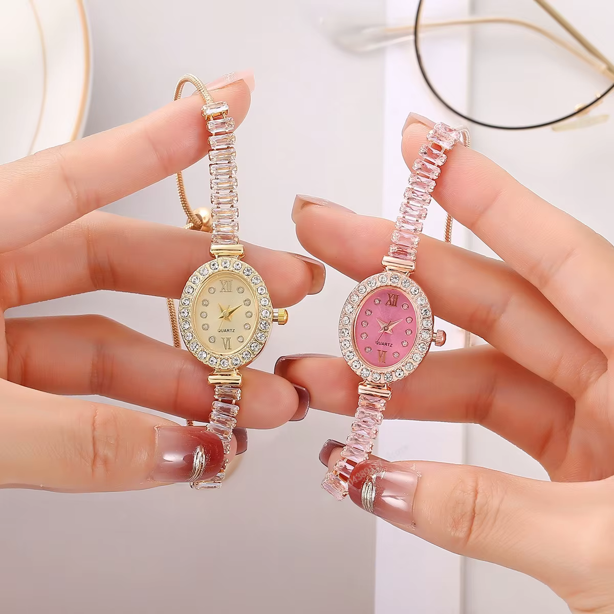 Montre de luxe en or rose avec strass pour femmes