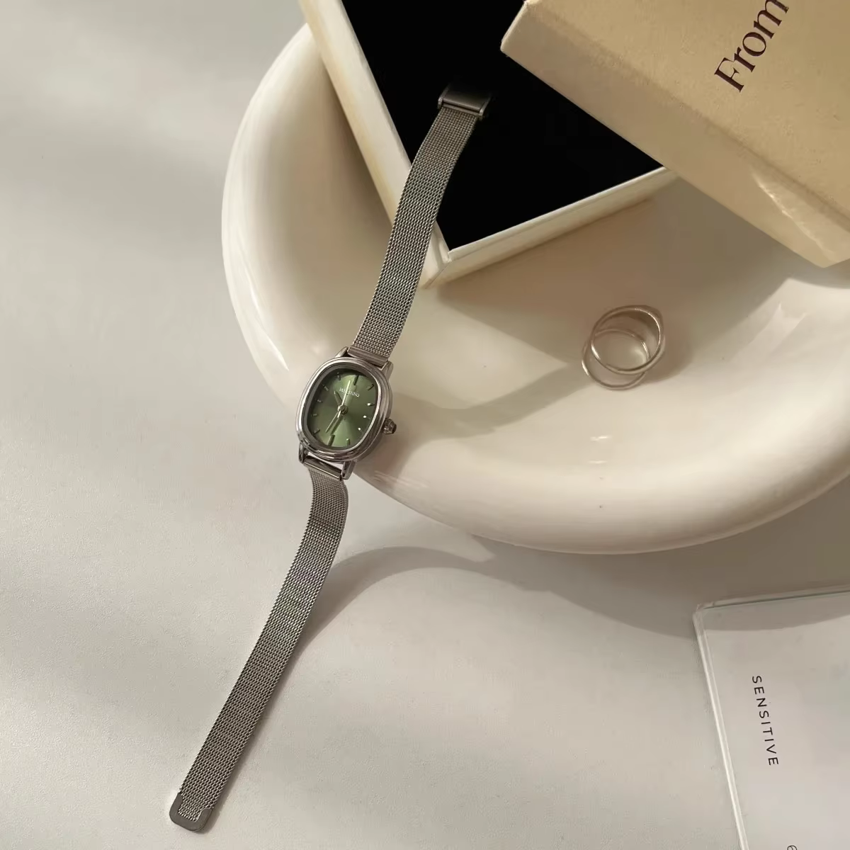 Montre de marque simple pour femme