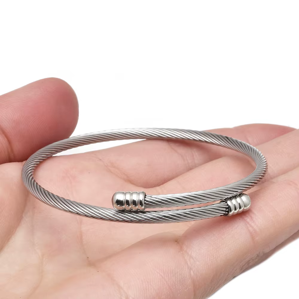 Bracelets en fil de câble torsadé en acier inoxydable