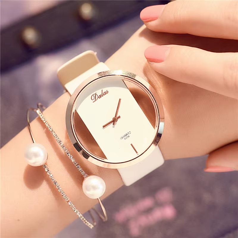 Mode chaude femmes montre de luxe en cuir squelette bracelet