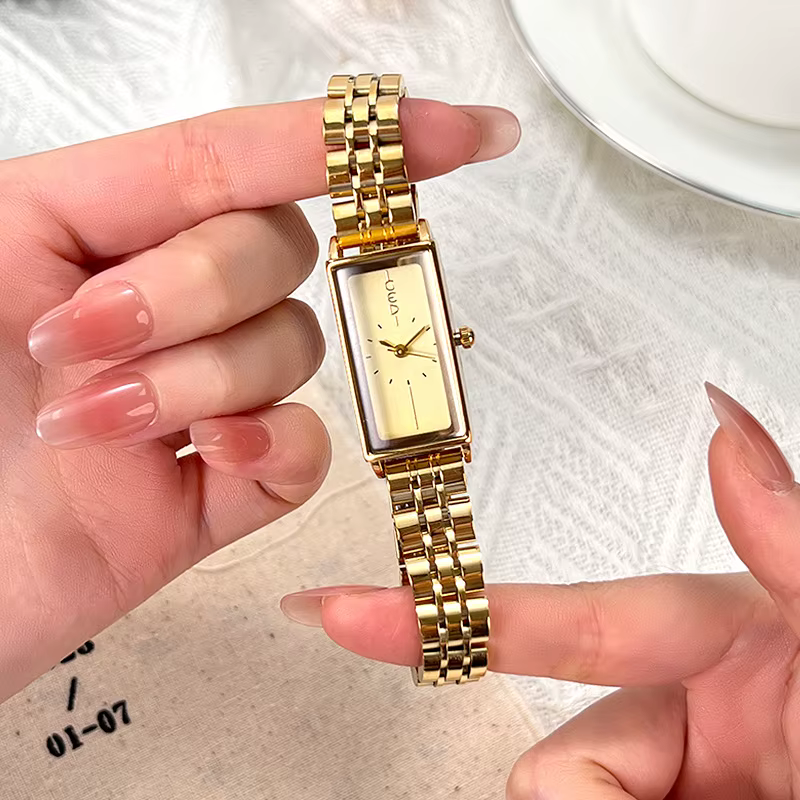 Montres pour femmes tendance de la mode bande rectangulaire en acier inoxydable étanche montre à quartz haut de gamme
