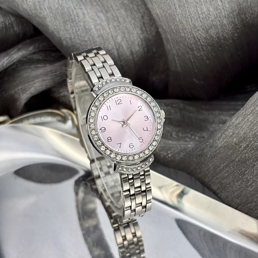 Montre élégante pour femme : cadran surdimensionné, verre convexe incurvé, bracelet en acier inoxydable durable, montre élégante argentée pour femme