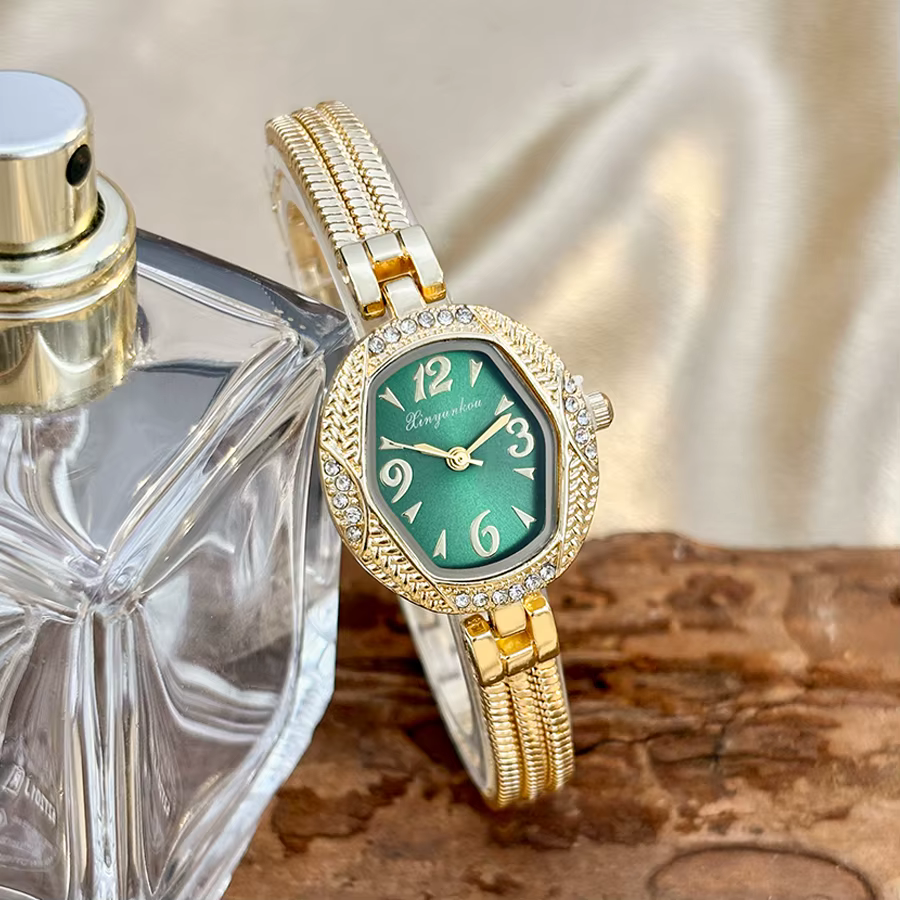Petite montre élégante pour femme - Cadran hexagonal, design à pompon, montre vintage dorée