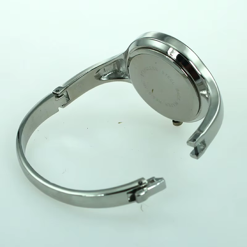 Montre manchette en acier inoxydable doré pour femme