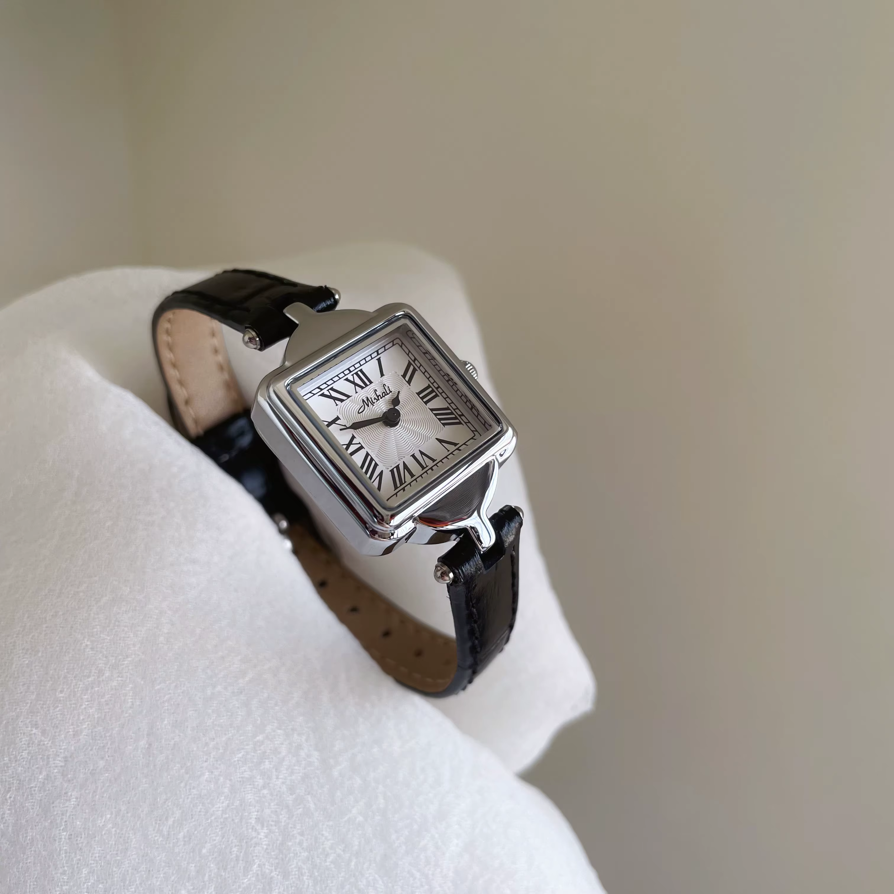 Montre carrée en cuir pour femmes