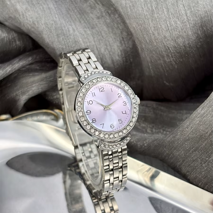 Montre élégante pour femme : cadran surdimensionné, verre convexe incurvé, bracelet en acier inoxydable durable, montre élégante argentée pour femme