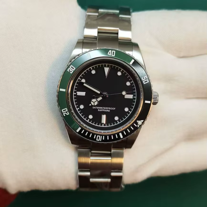 Montre en acier inoxydable pour hommes d'affaires européens et américains loisirs