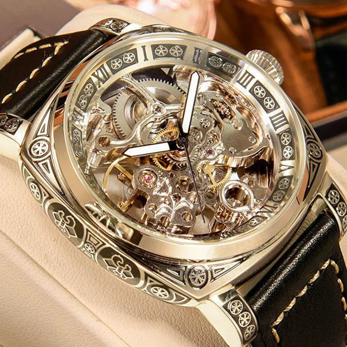Une montre mécanique creuse à Tourbillon entièrement automatique sculptée lumineuse de Style d'affaires en alliage de Zinc noir pour hommes
