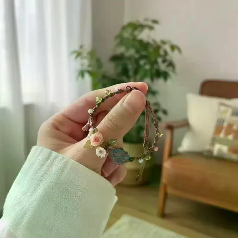 Bracelet ajustable en perles d'aquamarine, fait main, design superposé en maille de cristal, pour cadeau d'anniversaire pour femme