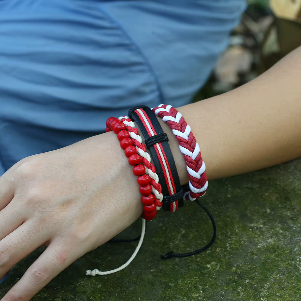 Bracelet classique en cuir tressé rouge pour homme