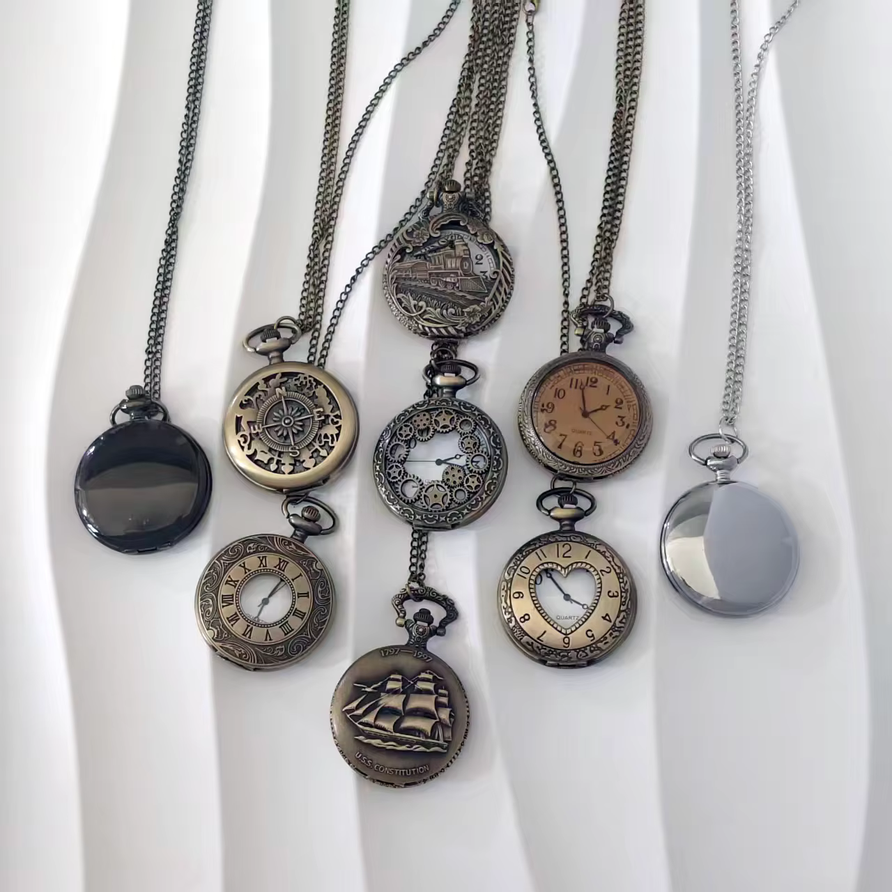 Montre de poche vintage à clapet avec chaîne