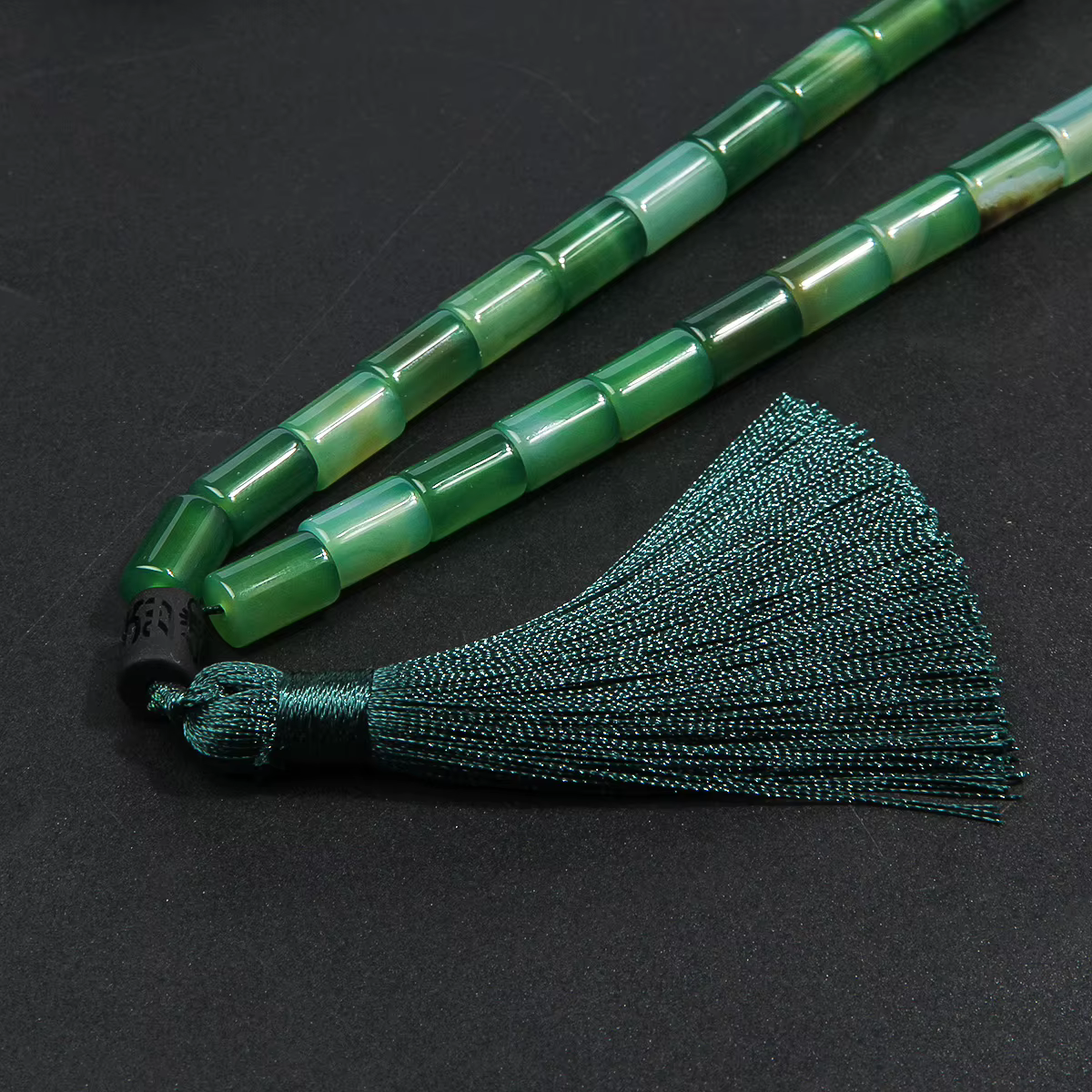 Bracelet de prière en perles d'agate 8 * 12 mm avec bracelet pendentif pompon vert - un cadeau idéal pour l'Eid al Fitr et le Ramadan